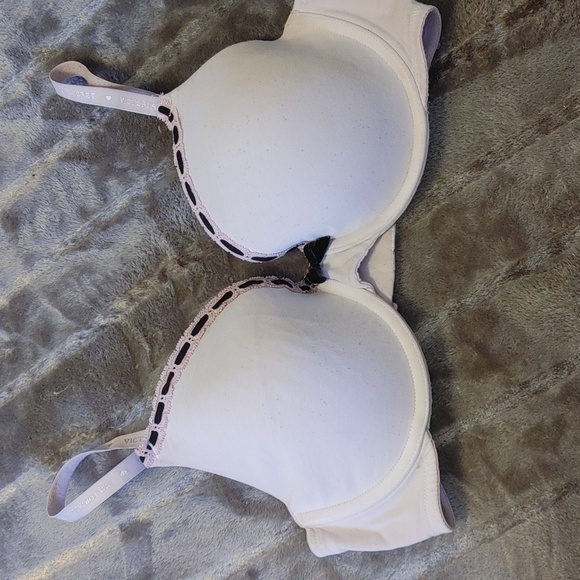 Victoria's Secret Lined perfect coverage 34D - Picture 1 of 3